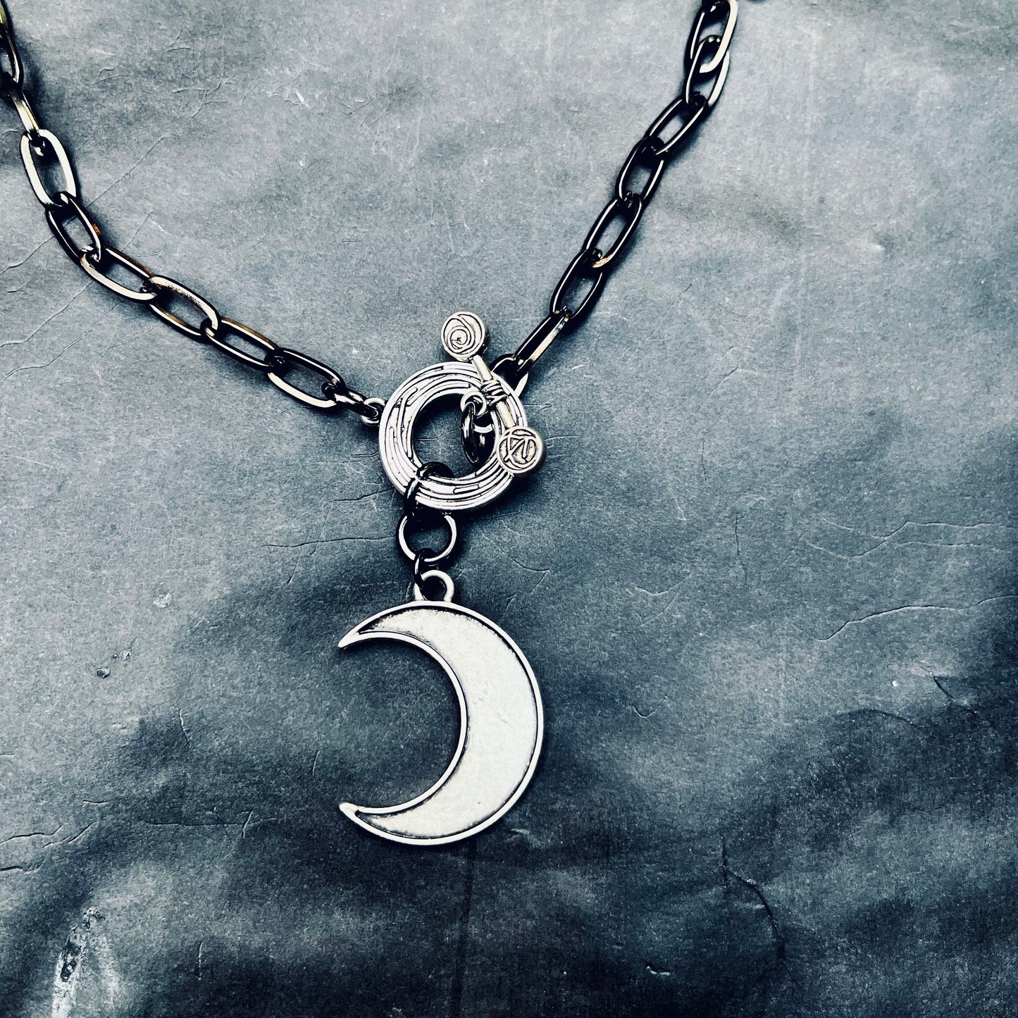 Moon 90's choker